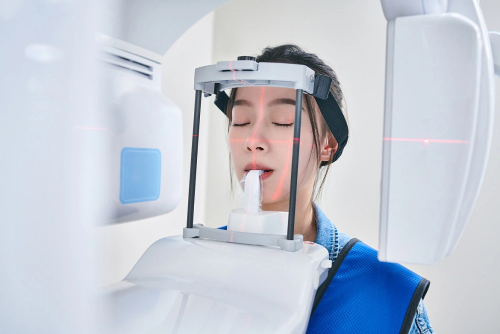 راهنمای کامل گرفتن عکس پری اپیکال فک بالا: تکنیک‌ها، نکات و عوامل مؤثر