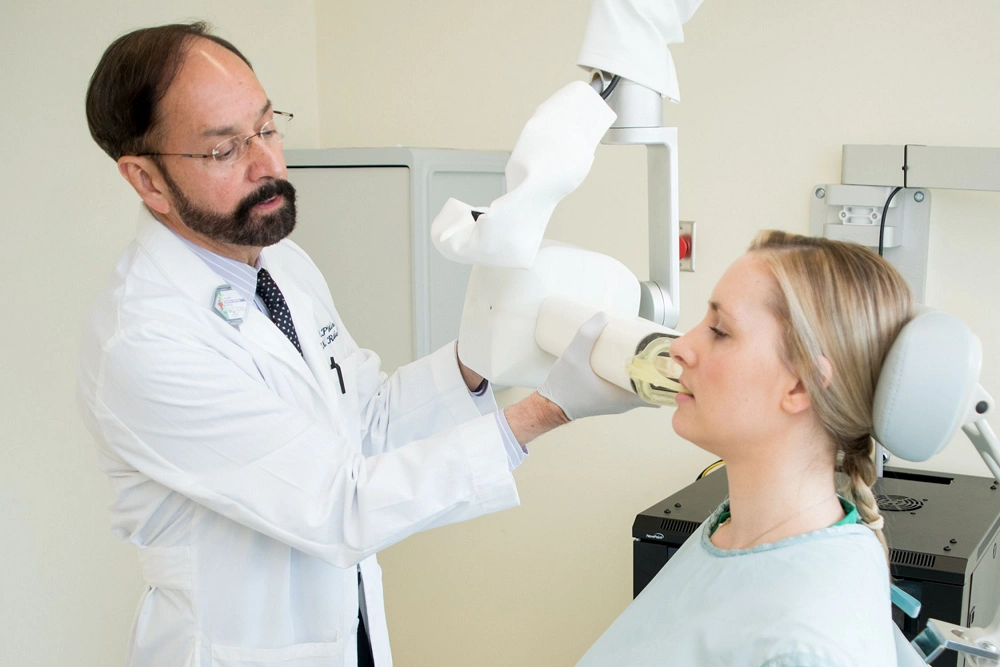 اهمیت انتخاب مرکز تصویربرداری پری اپیکال